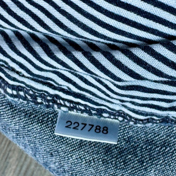 Ann Taylor LOFT Dark Wash Denim Flat Front Mid Rise Casual Shorts Size 6 - Picture 8 of 10